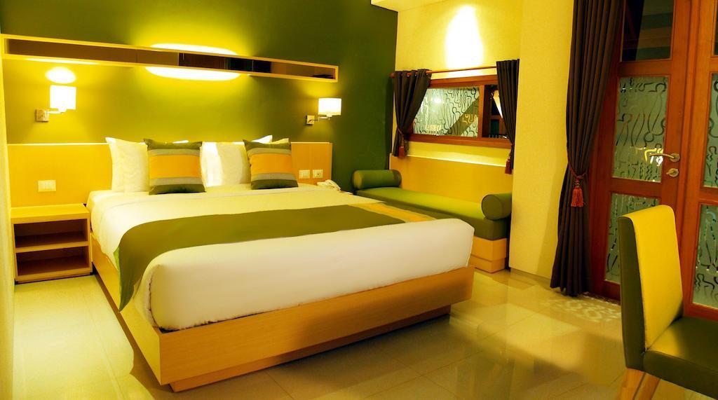 Hotel Tibera Taman Cibeunying Bandung Zimmer foto