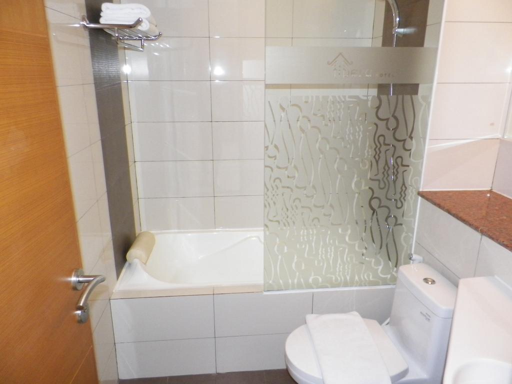 Hotel Tibera Taman Cibeunying Bandung Zimmer foto