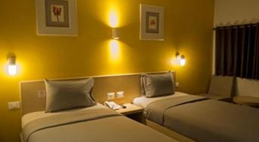Hotel Tibera Taman Cibeunying Bandung Exterior foto