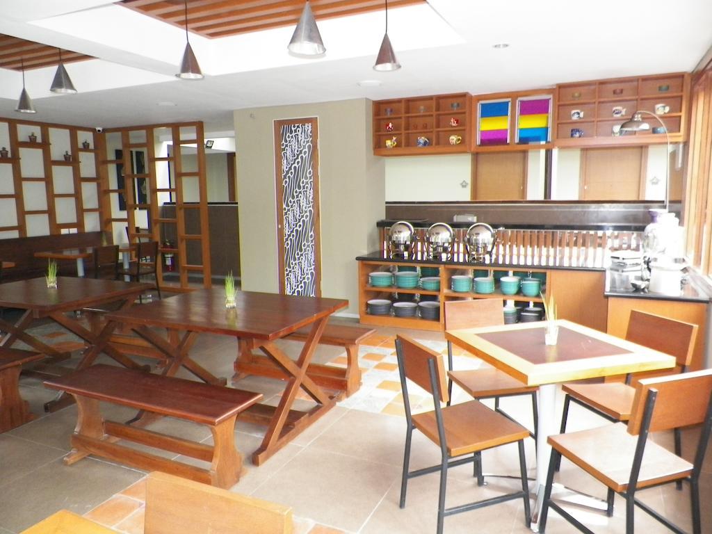 Hotel Tibera Taman Cibeunying Bandung Exterior foto